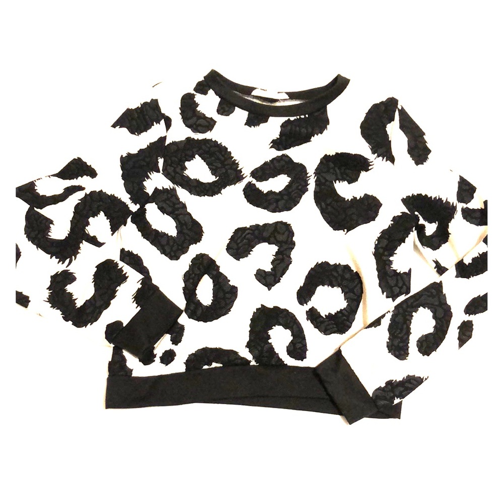 Black and white print top